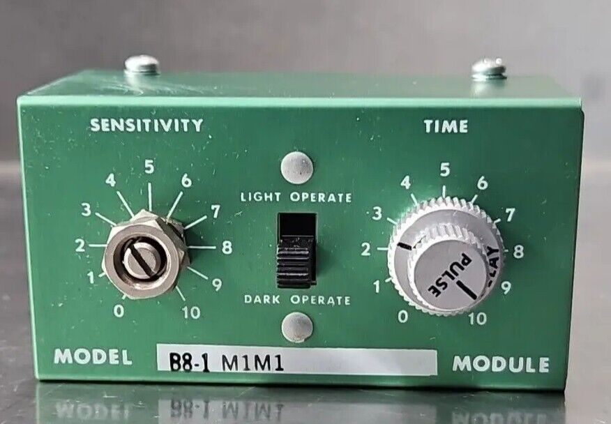 BANNER B8-1 PHOTOELECTRIC AMPLIFIER LOGIC MODULE.       Loc5D-24