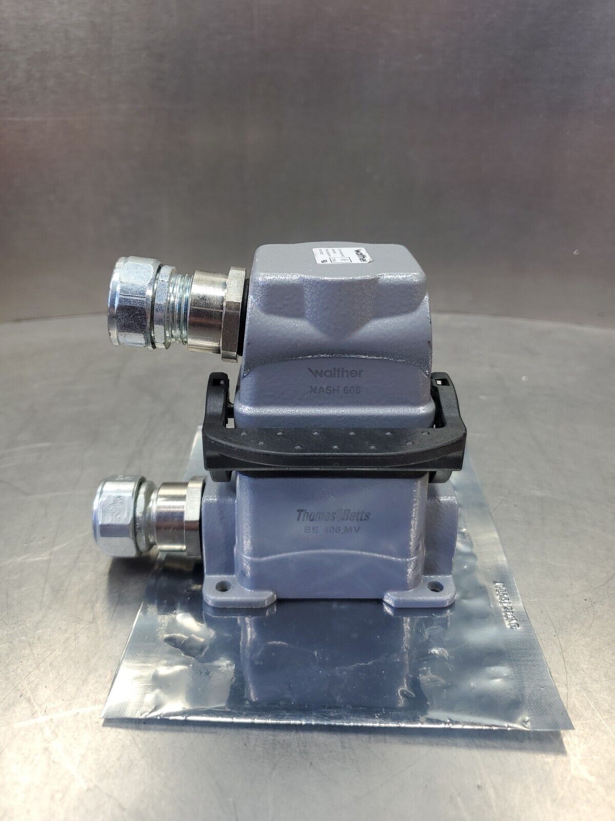 Thomas&Betts BB 406 MV Base w/Walther NASH 606 Top.                      4B