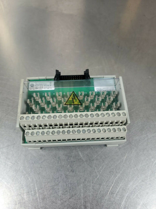 ALLEN BRADLEY 1492-IFM20F-F120-2 SER. A.                                    4E-8