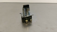 Load image into Gallery viewer, CUTLER-HAMMER 10250T Selector Switch 5A
