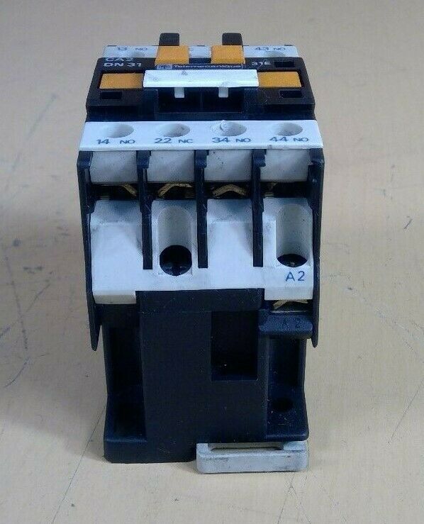 Telemecanique CA2 DN 31 Contactor CA2DN31 w/ LA4DA1U                       4H