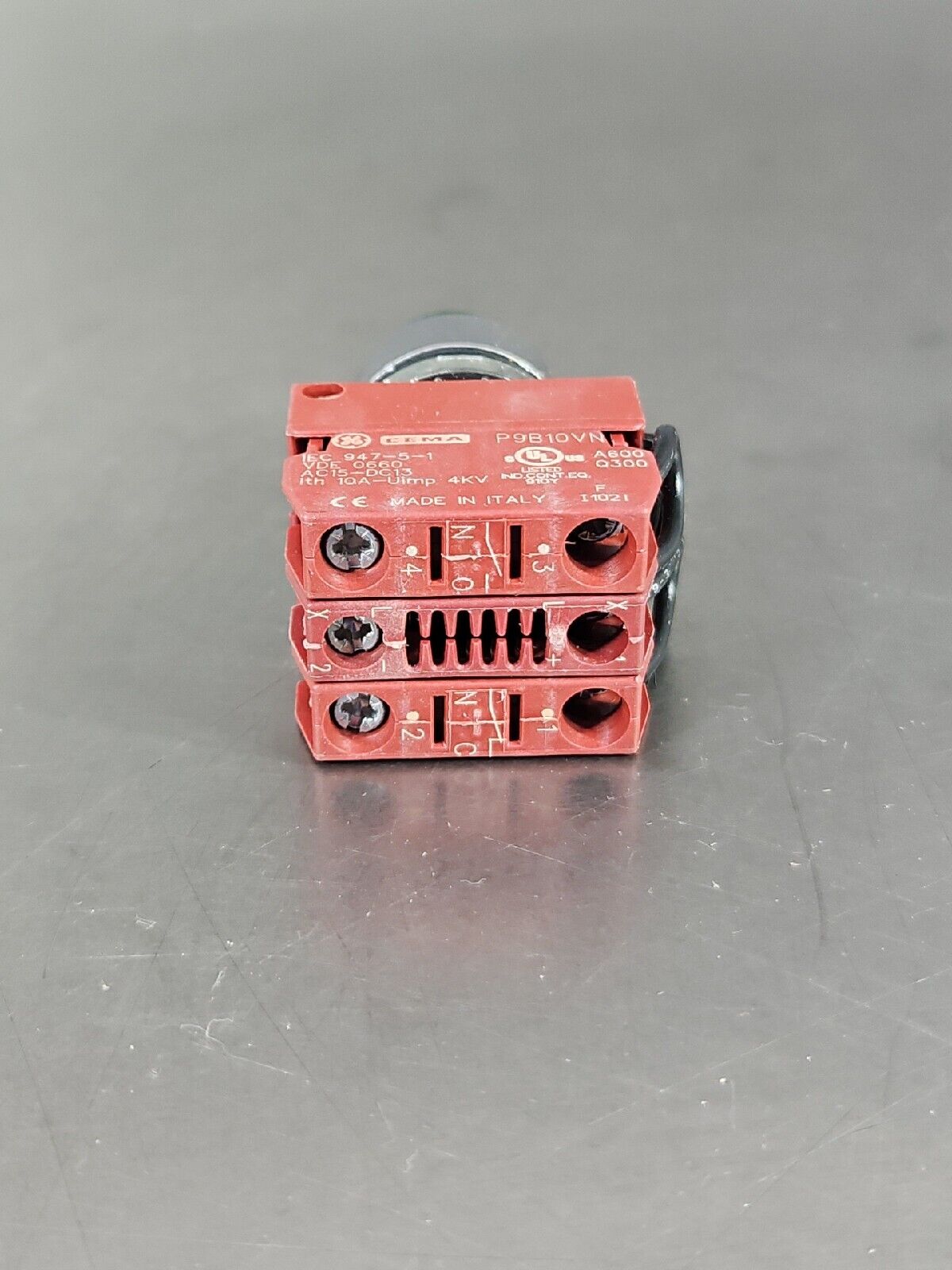 General Electric GE P9MPLVSDN12NCDL Green Lens Pushbutton.              Loc 4E-5