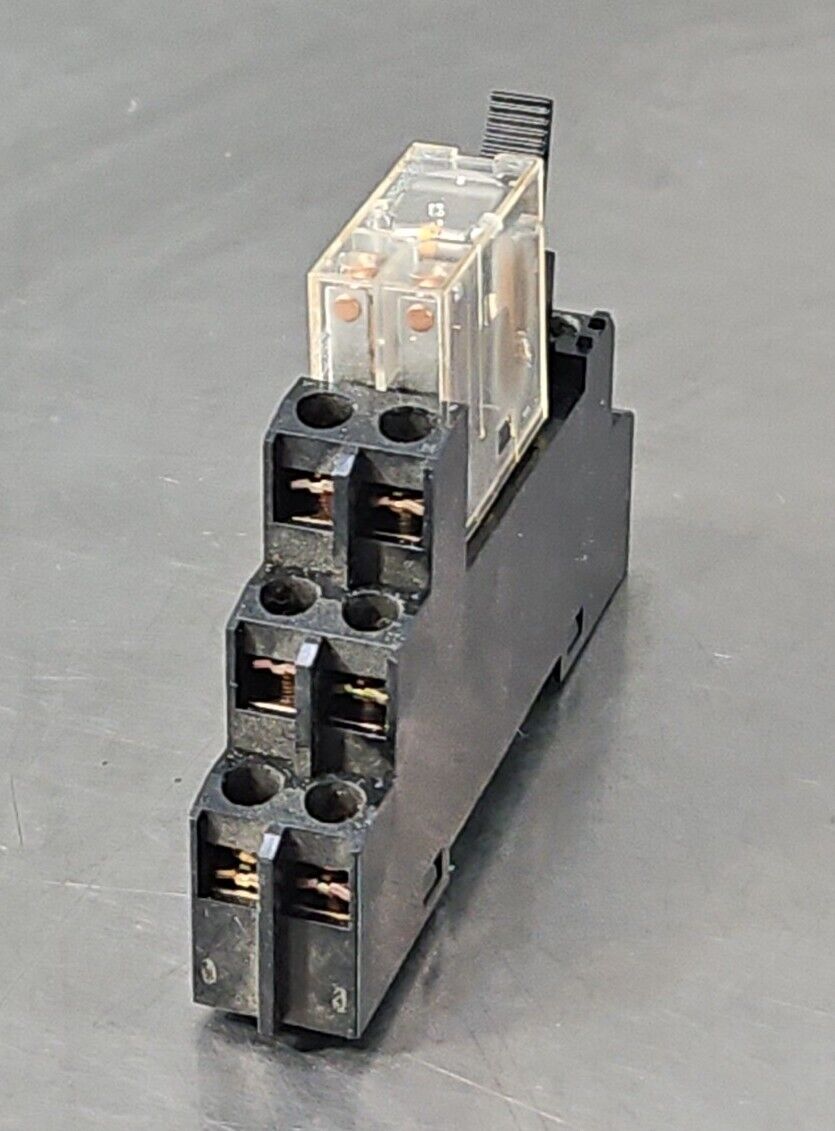 ALLEN-BRADLEY 700-HN122 Ser A RELAY SOCKET 700-HK32224.                    3C-16