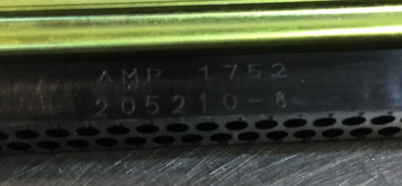 TE Connectivity AMP 1752 PLUG CONNECTOR 205210-8    3D-3