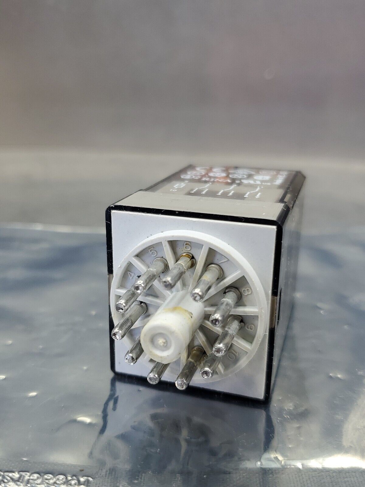 Finder 60.13.8.115.0040 10A 250V Relay.                                       4D