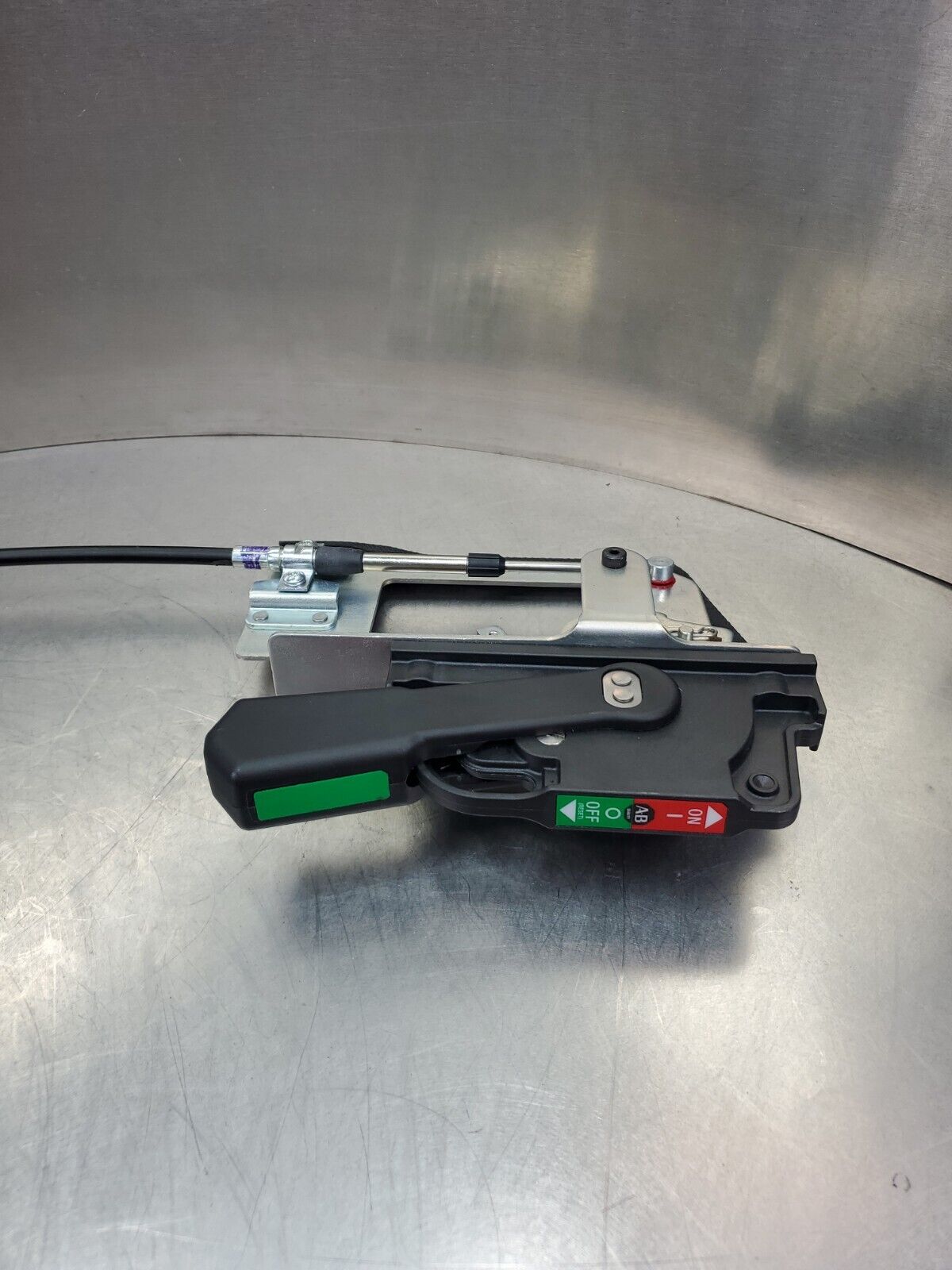 Allen Bradley 140G-K-FCX04 Ser A. Remote Operator Cable Disconnect.         4A-3