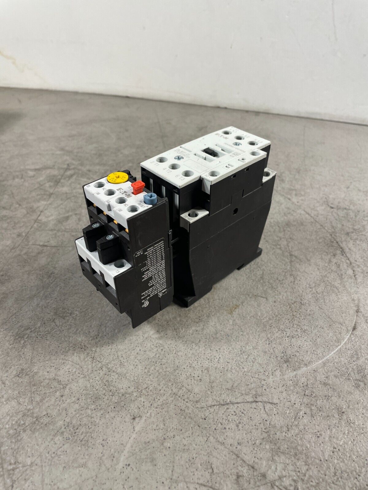 Eaton DILM17-01 XTCE018C01 White & Black 15HP 17amps 240VAC Coil Contact LOC-2D