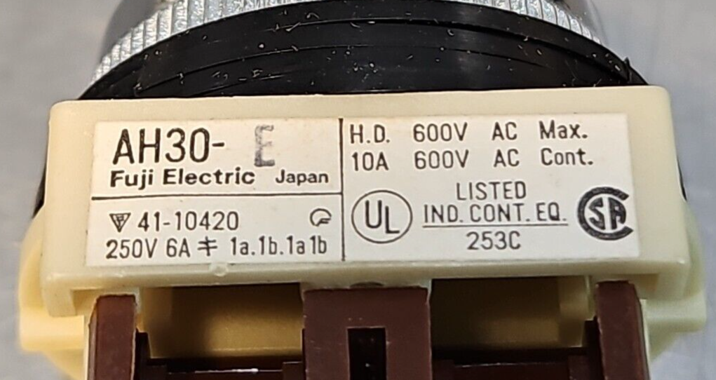 FUJI ELECTRIC AH30- EG11 Command Switch.                               Loc4B-21