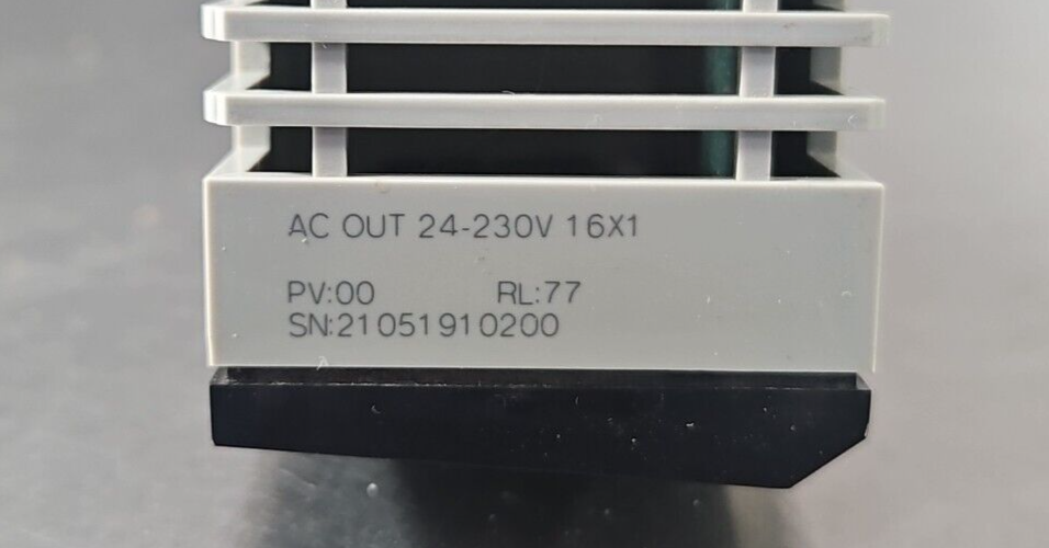 Schneider 140DAO84000 24-230 VAC OUT MODICOM QUATUM Module              Loc3D-23