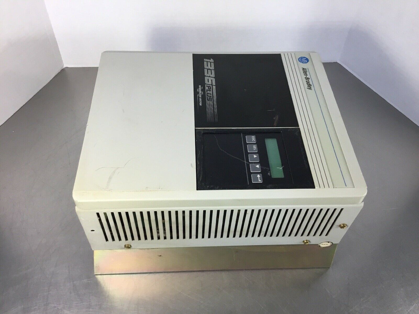 ALLEN BRADLEY 1336S-BRF75-AE-IT4 /E 1336 PLUS AC DRIVE 480VAC    Loc.1A