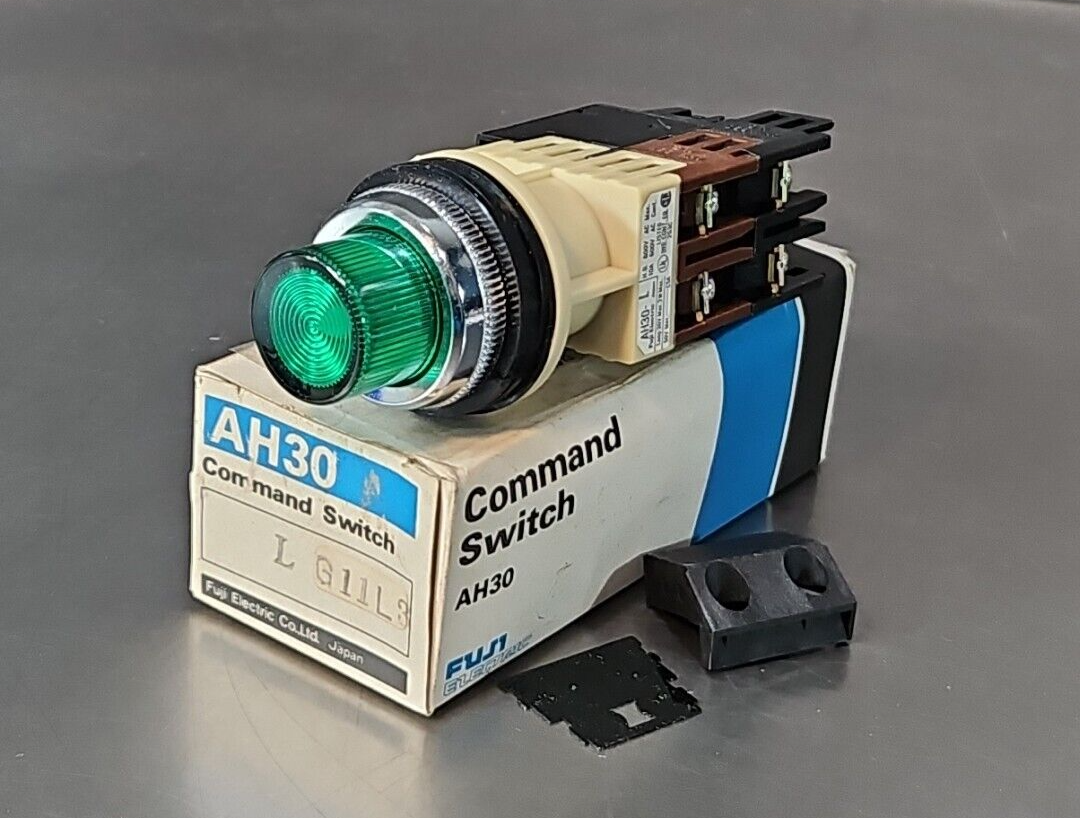 FUJI Electric AH30-L-R11L3 Command Switch.                             Loc4B-26
