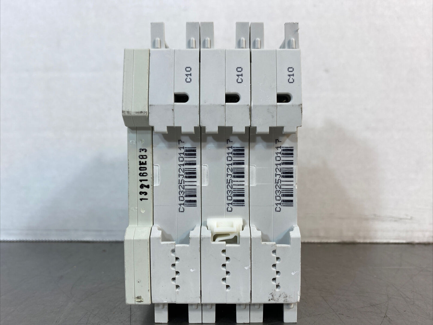 Siemens 5SJ4310-7HG41 Circuit Breaker w/ 5ST3010 Auxiliary Circuit Switch     4D