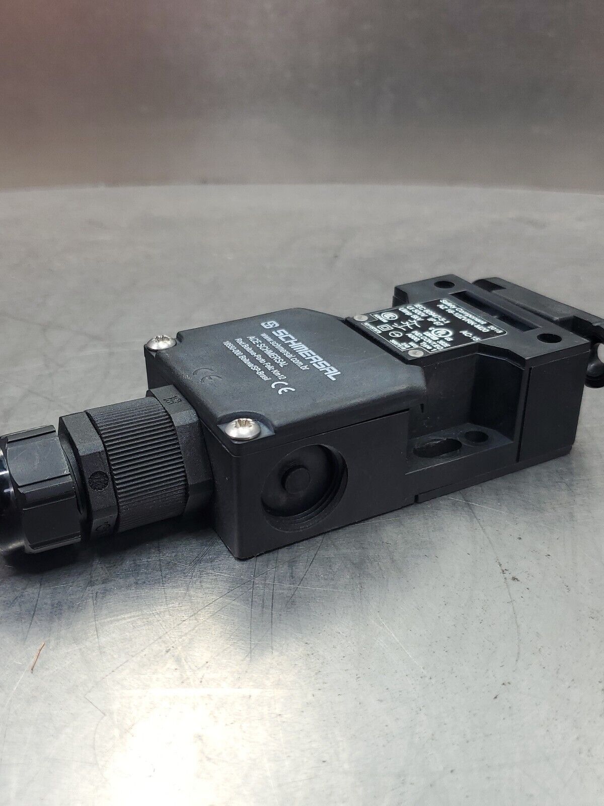 SCHMERSAL AZ 16-12ZVRK-M20 Limit Switch.                                      5E