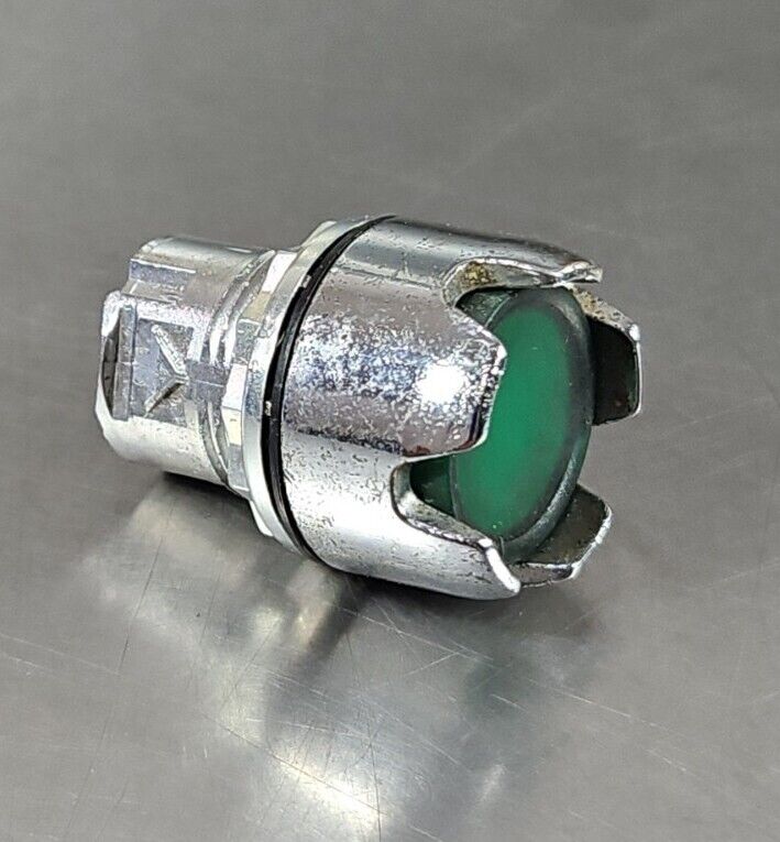 Allen Bradley 800FM-LG5 Guarded Green Push Button Head.                 Loc 4E-6