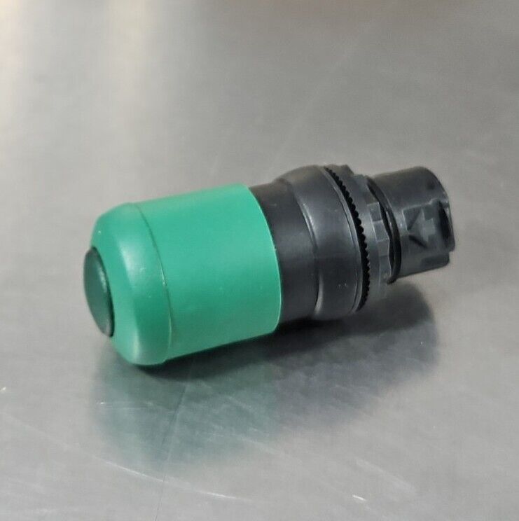 ALLEN BRADLEY 800FP-LMP43 PUSH PULL GREEN ILLUMINATED 40MM PLASTIC. L    oc 4E-6