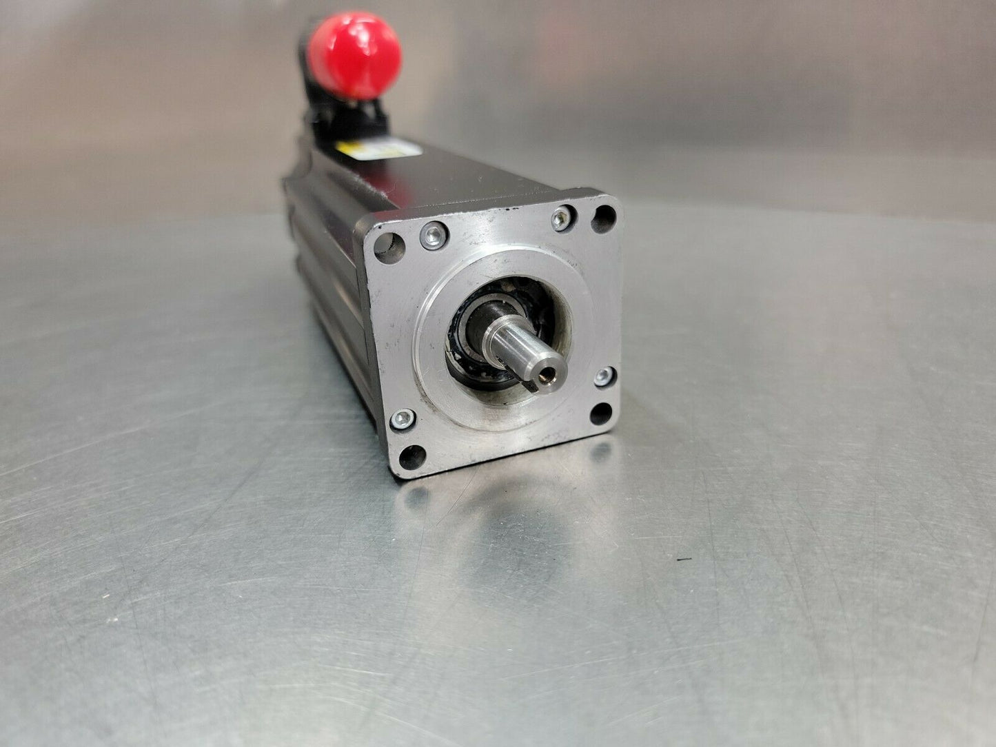 ALLEN BRADLEY VPL-B0632T-PJ14AA SER. A 480V Servo w/ Brake.  Loc1G