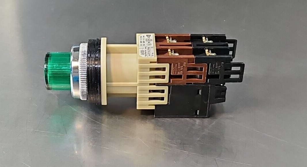 FUJI Electric AH30-L-R11L3 Command Switch.                             Loc4B-26