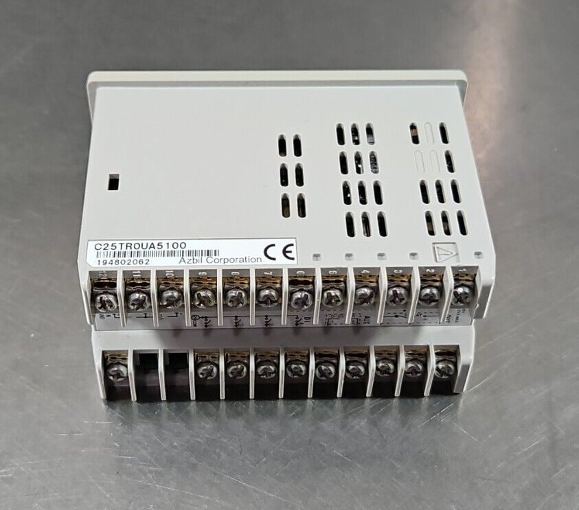 Yamatake C25TR0UA1500 Single Loop Controller (SDC25).                      3E-38