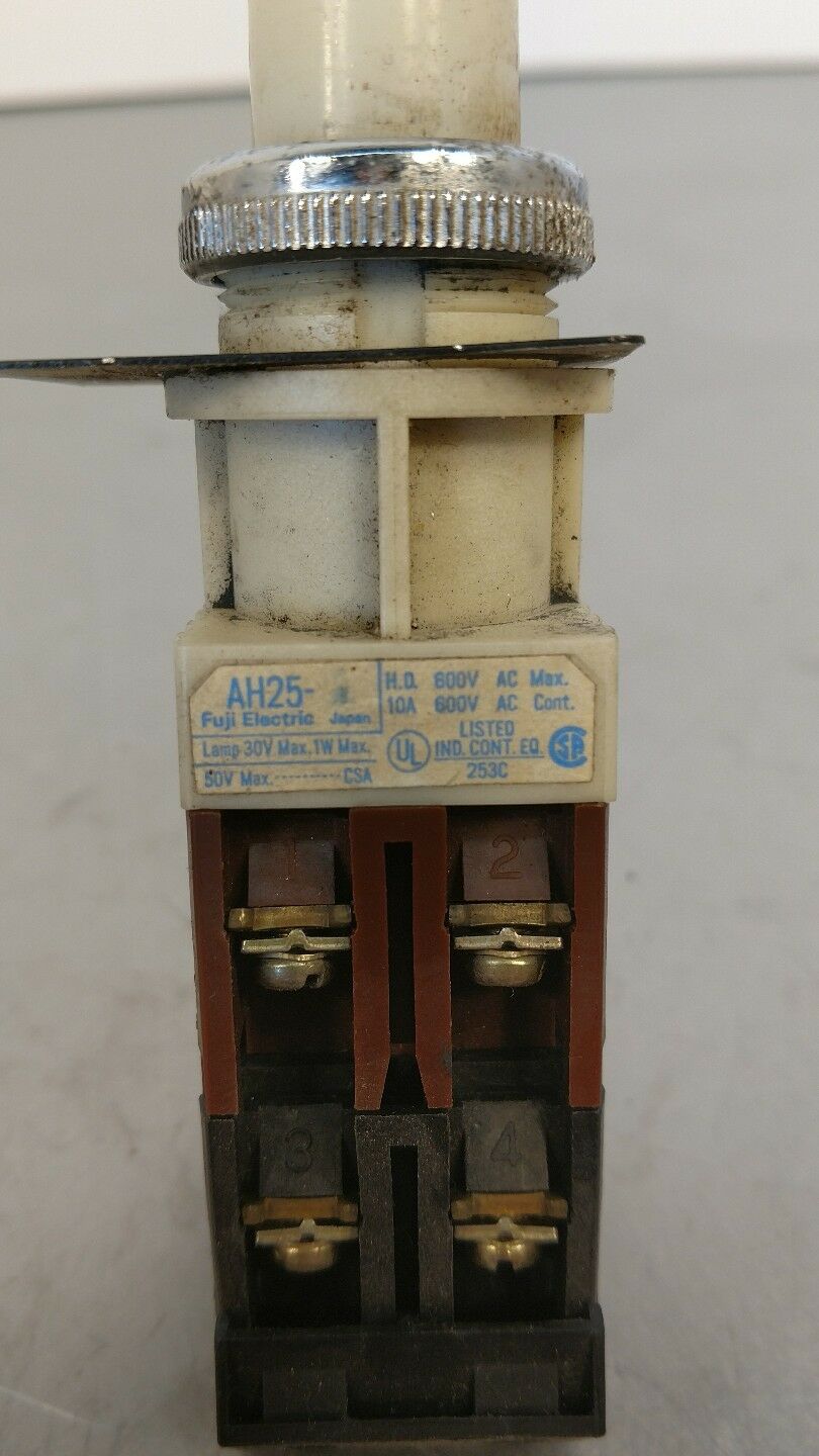 Fuji Electric AH25 White Illuminated PushButton Selector Switch 4A