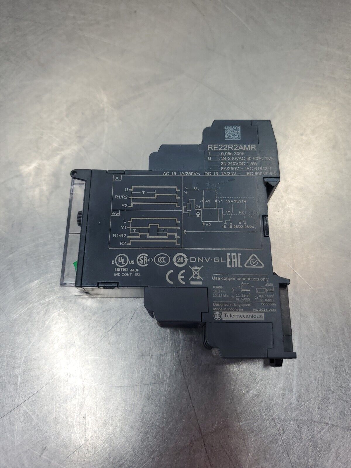 Telemecanique RE22R2AMR 24-240 VAC 0,05s-300h Time Relay.                  3E-31