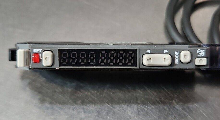 Keyence FS-V21 Photoelectric Sensor Amplifier.                            3C-18