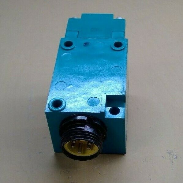 Allen-Bradley 802M-AJ9NF Ser. E Limit Switch                              5E