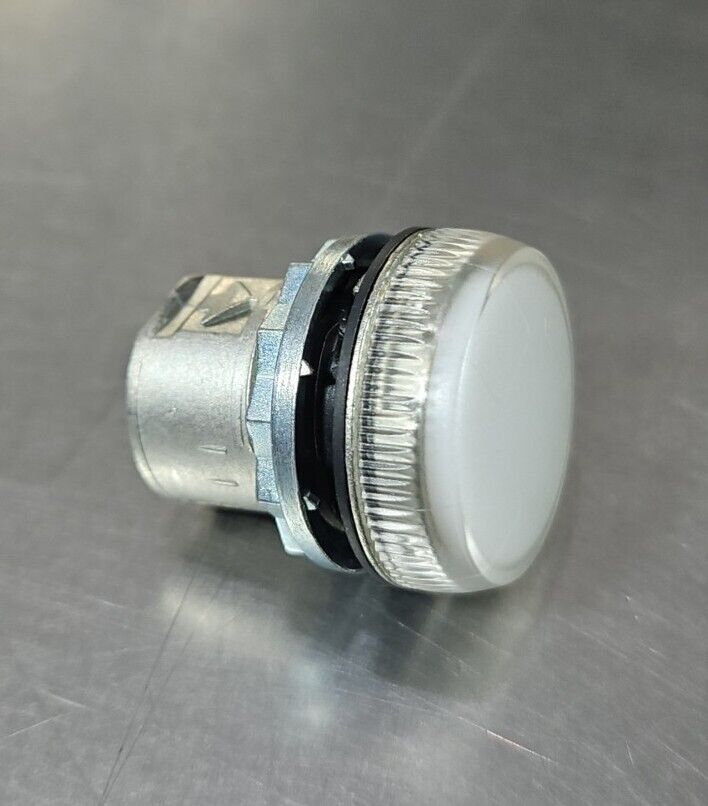 ALLEN BRADLEY 800FM-LF3. CHROMR/WHITILLUMINATED PUSHBUTTON.            Loc 4A-10