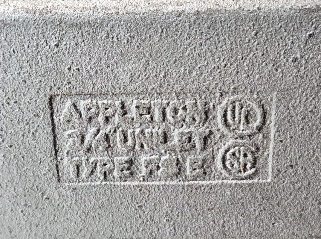 Appleton FS175 cast hub device box dead end malleable. Loc4A5