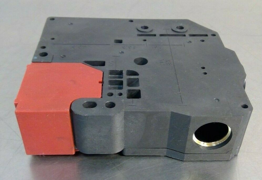 Omron D4JL-2PFA-C5 Guard Lock Safety-Door Switch                              5D
