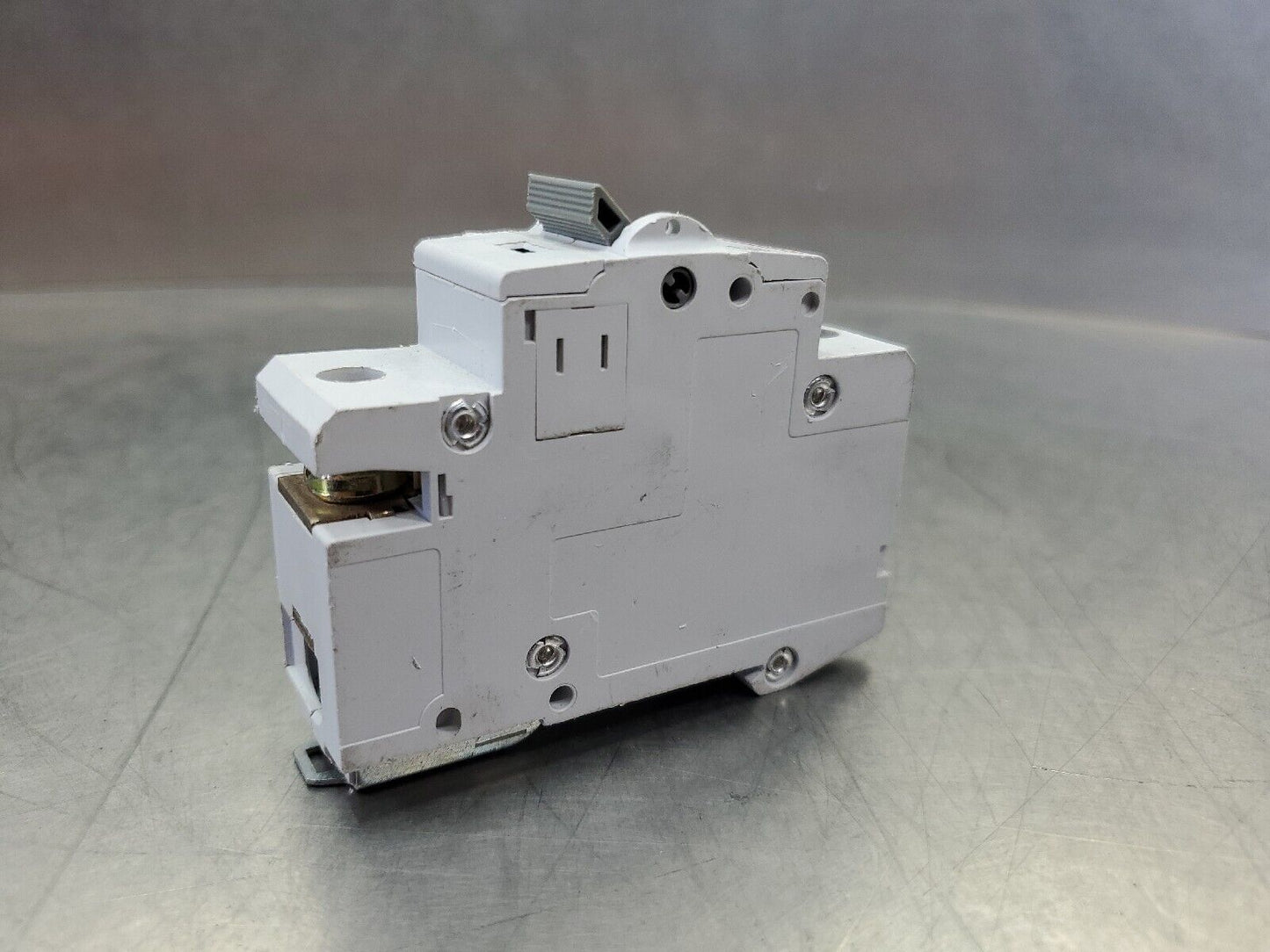 CUTLER-HAMMER C100 WMH1C100 240VAC 10kA 50/60Hz Circuit Protector.            4G