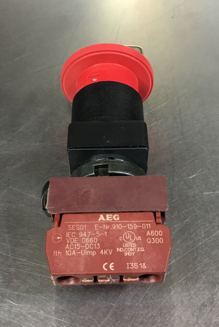 EEC AEG  BSP-RS-01W/  SES-01  Locking Mushroom Push Button  W/ Keys   4H