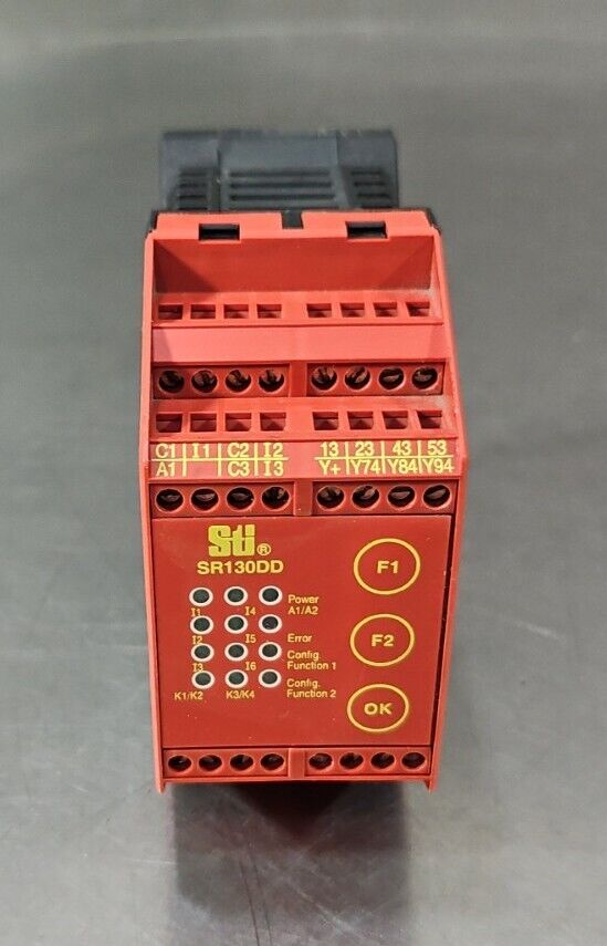 OMROM STI SR130DD00 Safety Relay 1.25A 24DC Sin Rail Mount.             Loc 3B-9