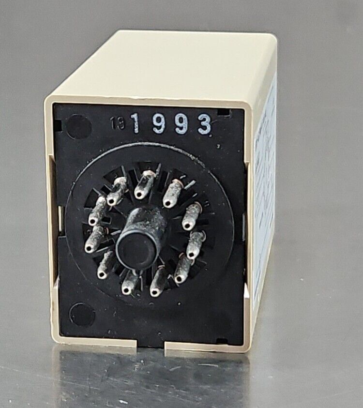 Omron 61F-GP-N FLOATLESS LEVEL SWITCH.                                    4C-24