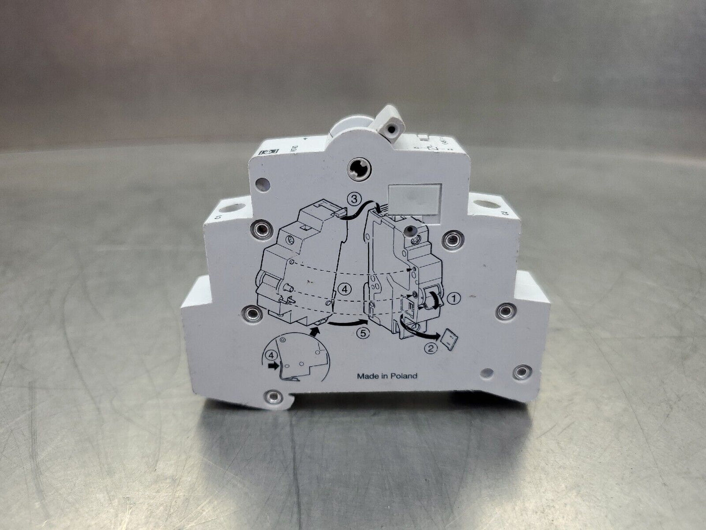 Cutler-Hammer WST48D 12-48 V Shunt Trip Breaker.                          4E-11