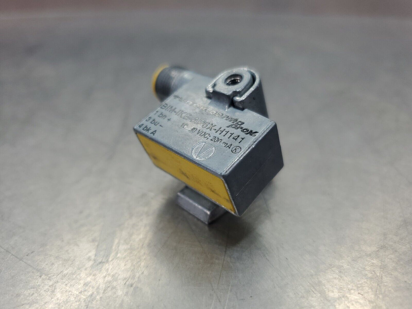 TURCK BIM-IKE-AP6X-H1141 10-30V INDUCTIVE PROXIMITY SENSOR.                3E-26