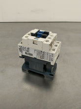 Load image into Gallery viewer, Telemecanique CAD50 Relay 10A                                      4E-13
