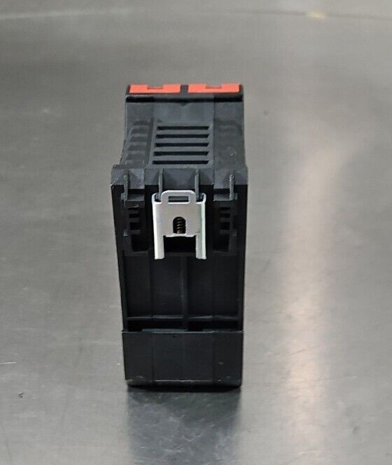 OMROM STI SR130DD00 Safety Relay 1.25A 24DC Sin Rail Mount.             Loc 3B-9