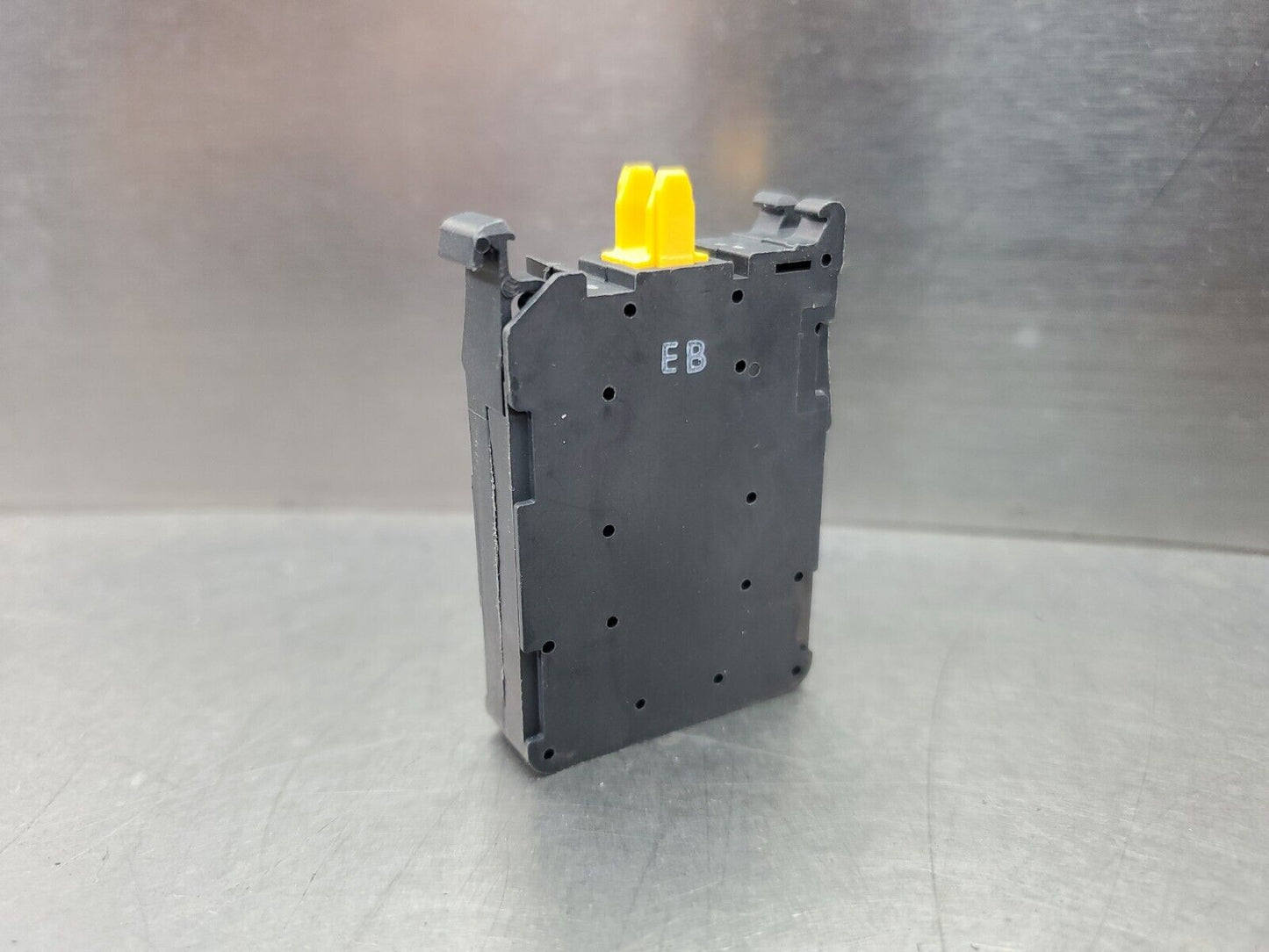 Allen Bradley 800F-X01S Ser. A 10A 690V Contactor Module.                   4E-8