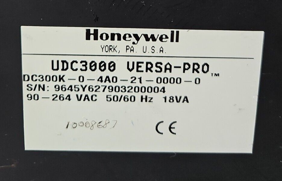 Honeywell UDC3000 Versa-Pro Temperature Controller.                        5E-15