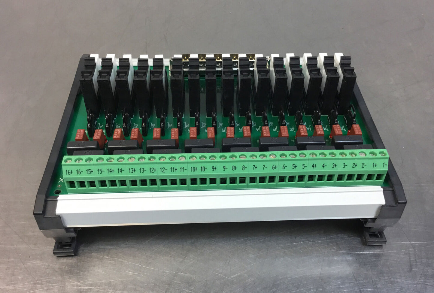 PHOENIX CONTACT UM-D37M/16RSC-24DC/DO/C300/L  Varioface Module    Loc.3A