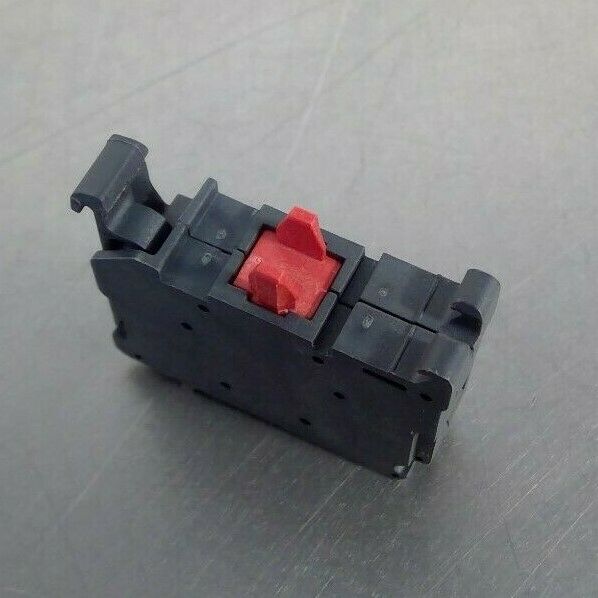 Allen-Bradley - 800F-X01 Series A - Contact Block                            4D