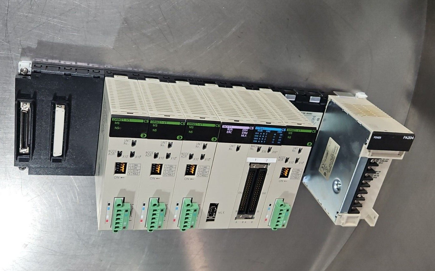Omron CS1W-BI083 Base w/ C200HW-PA204 / DRM21-V1/ NCF71 / CT041.       Loc 3B-11