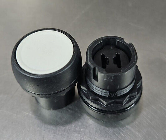 Allen-Bradley 800FP-LF3 Illuminated Plastic Push Button White Lens.    Loc  4E-5