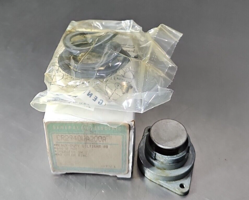 GE CR2940UA200A OILTIGHT PUSHBUTTON.   Loc4E17