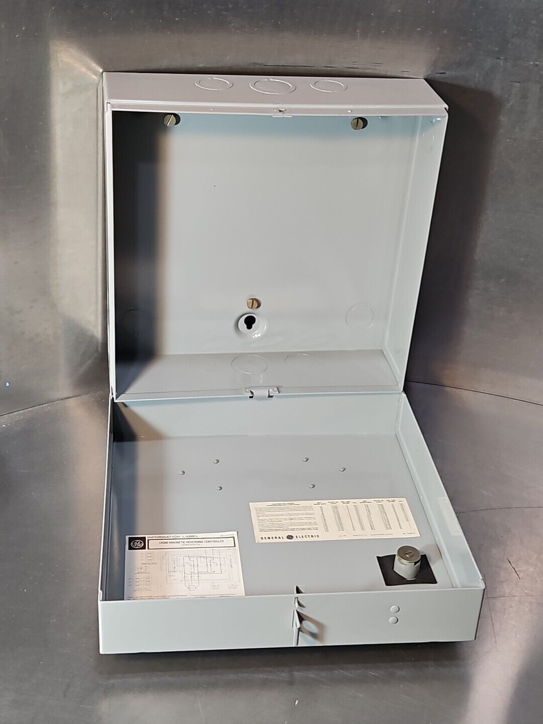 GE CR209X190B ENCLOSURE.    Loc4F30