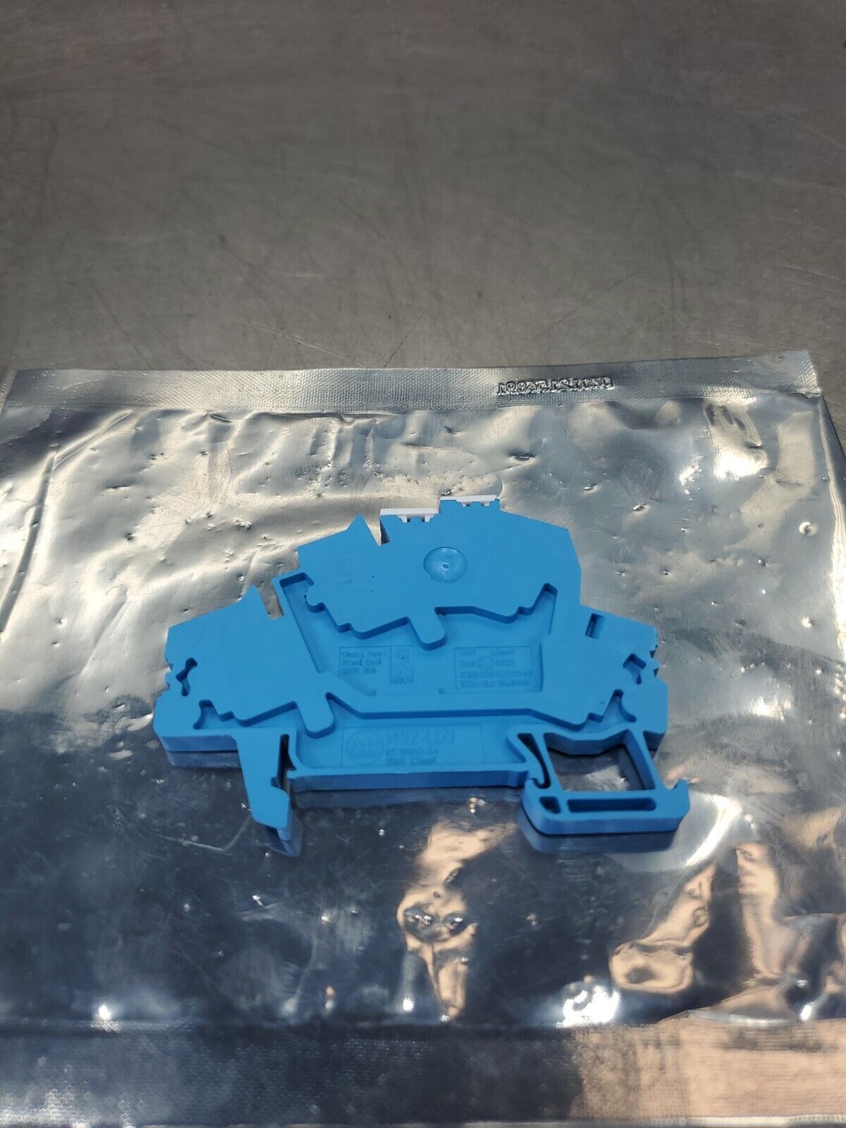 Allen-Bradley 1492-LD3 Terminal Block 20A.                                  4E-5