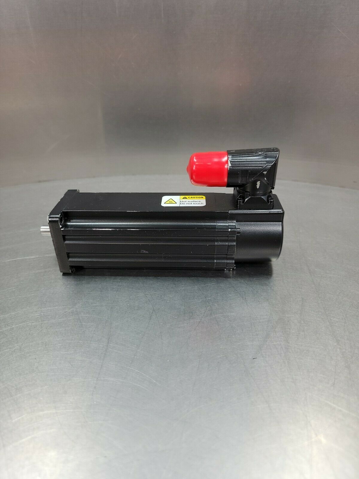 ALLEN BRADLEY VPL-B0632T-PJ14AA SER. A 480V Servo w/ Brake.  Loc1G