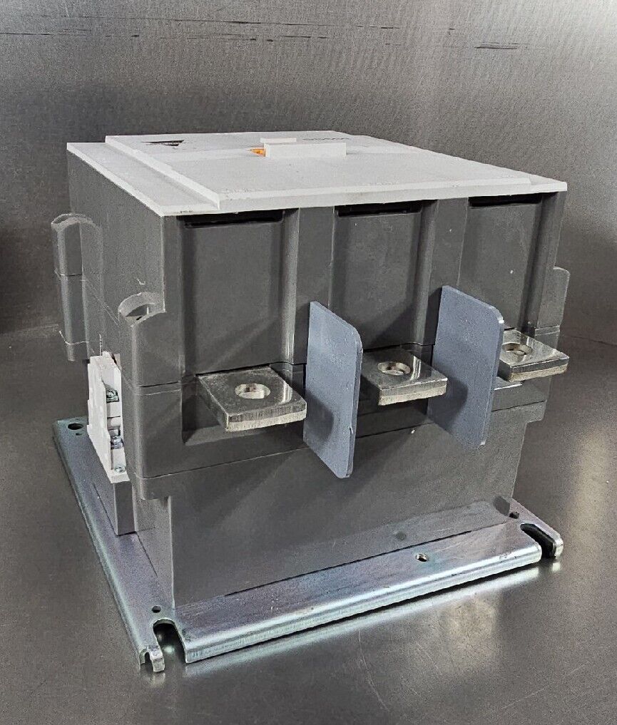 CARLO GAVAZZI CC500 CONTACTOR 500AMP 200-240VAC/200-220VDC.                   4F