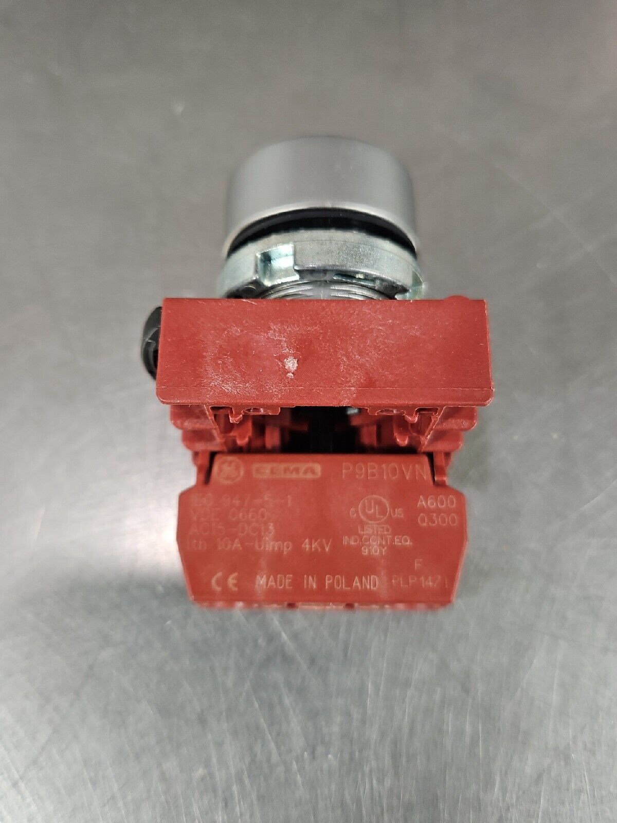 GE P9MPNVGN10N0. Green Lens Pushbutton Switch.                          Loc 4E-8