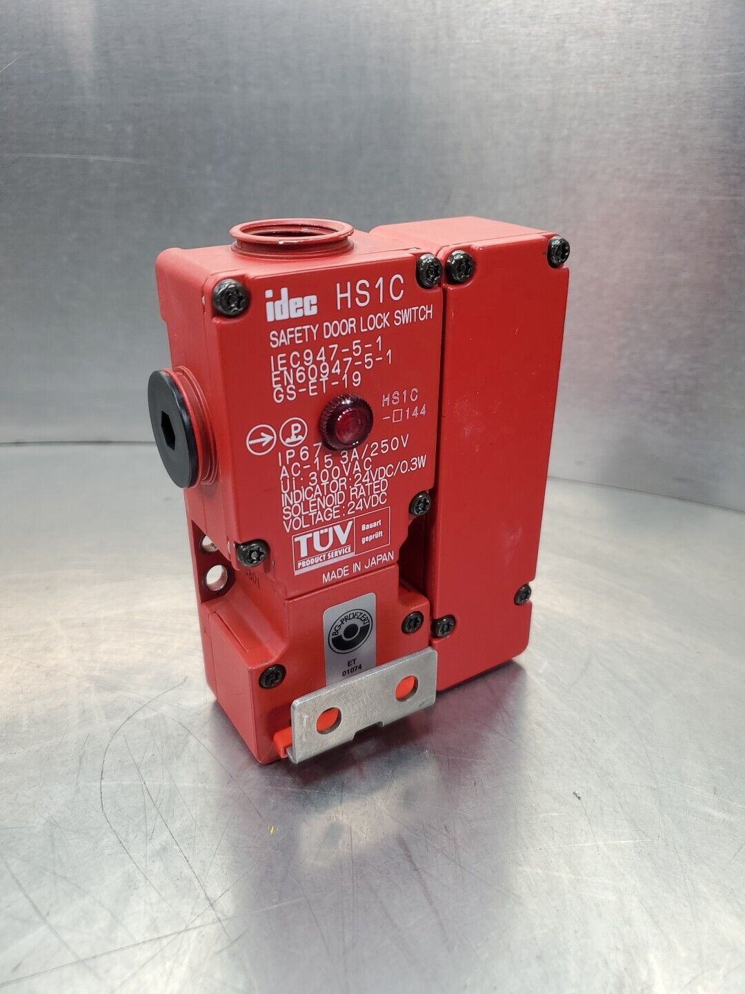 IDEC HS1C (EN60947-5-1) Safety Door Lock Switch.                            5E-8